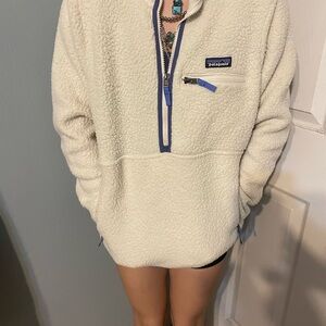 Patagonia Women's Cream Teddy Jacket with Blue Accents